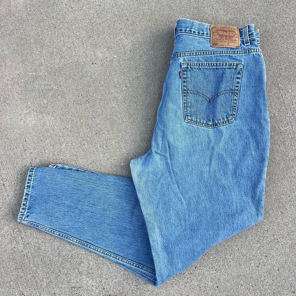 Ladies Y2K Levi’s 550 relax fit tapered leg mom jeans Size 22L